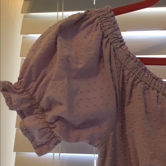 Lavender dress with puffy sleeves & lace details. - Picture 3 of 6